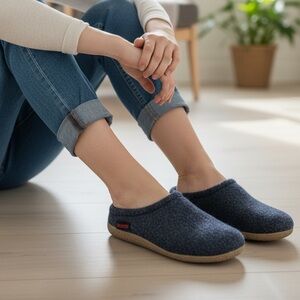 Giesswein VEITSCH Navy Wool Slip-On Clog Slippers Unisex Women’s size 8 EUC